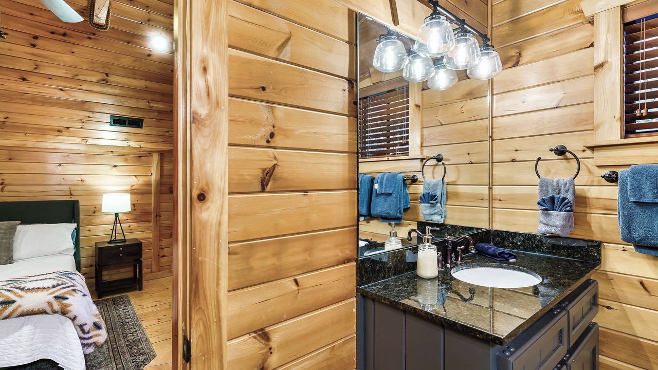 Photo of Bathroom in White Oak Lodge