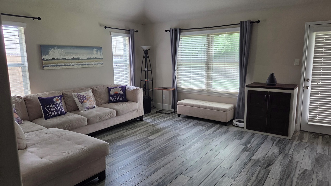 Photo of Livingroom in Southeast Houston