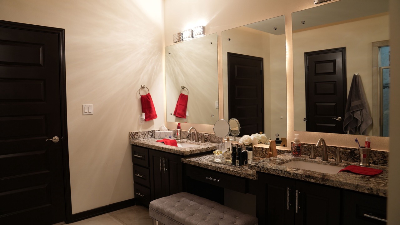 Photo of Bathroom in Palmhurst