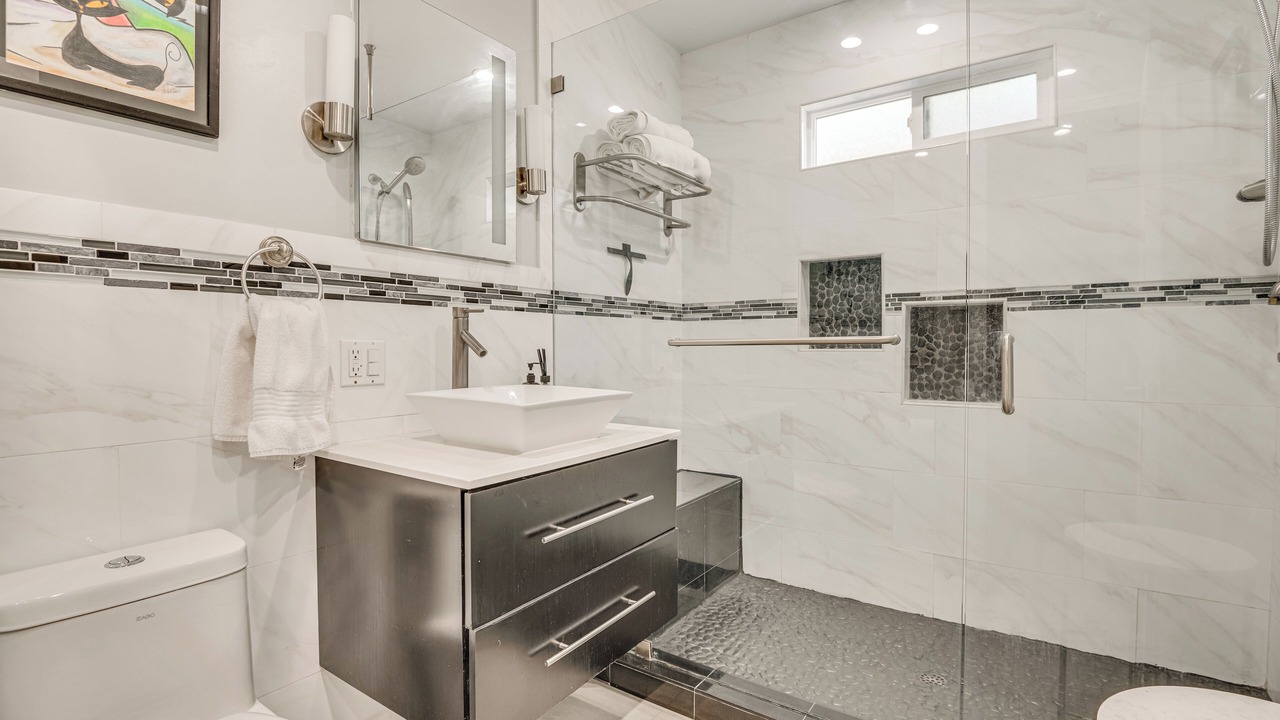 Photo of Bathroom in Mar Vista