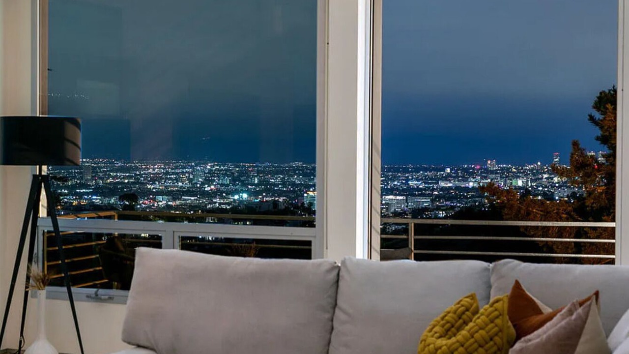 Photo of Livingroom in Hollywoodland