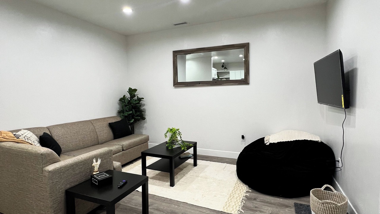 Photo of Livingroom in Midvale