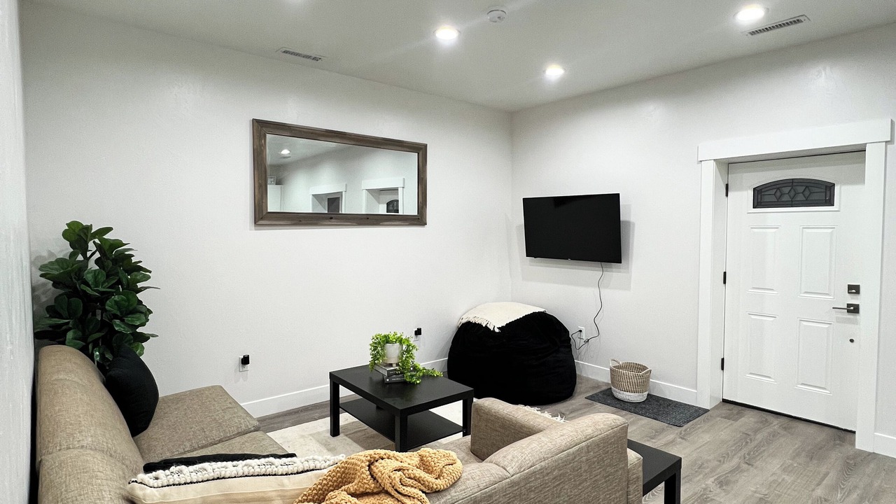 Photo of Livingroom in Midvale