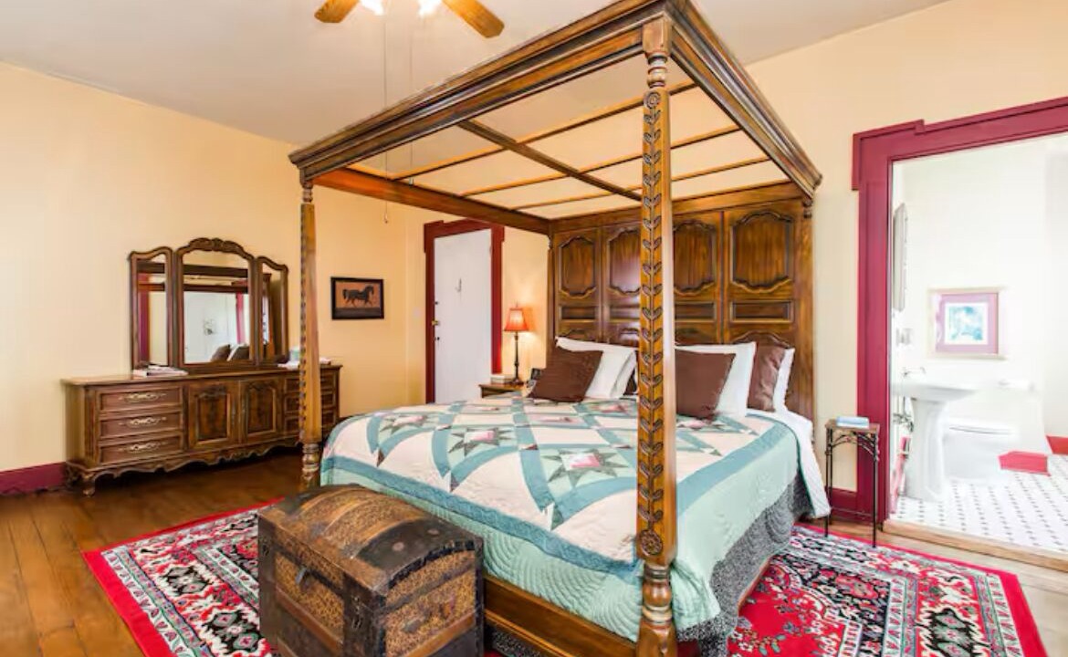 Photo of Bedroom in Gap