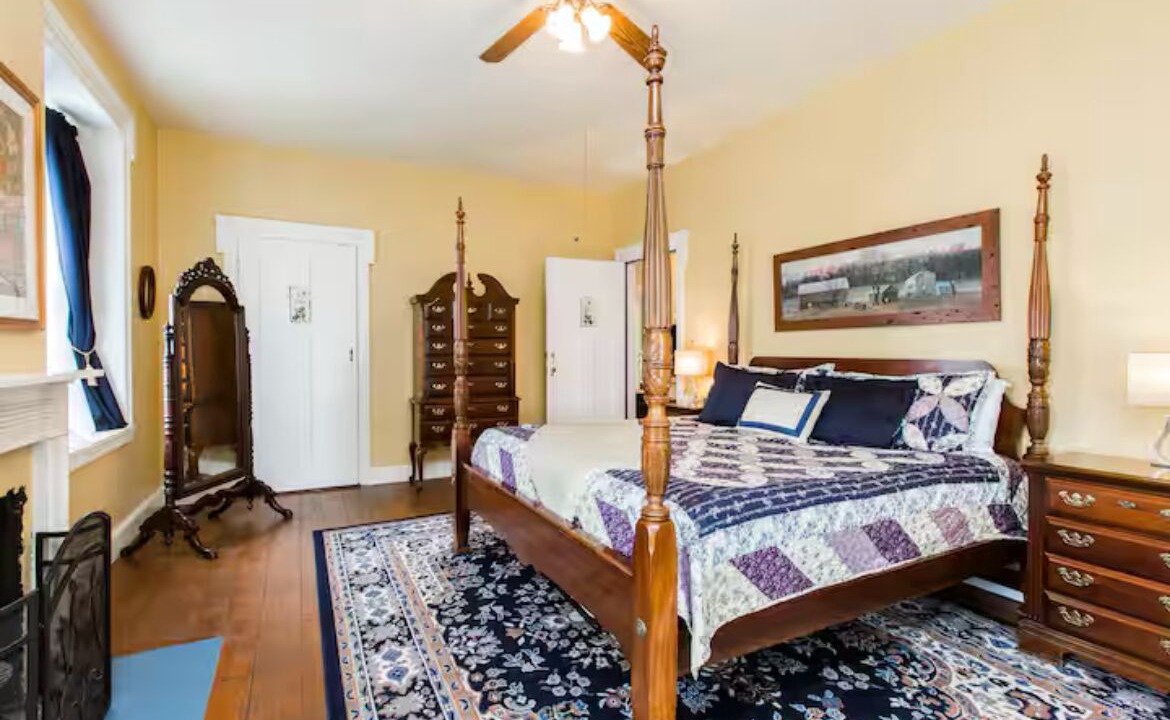 Photo of Bedroom in Gap