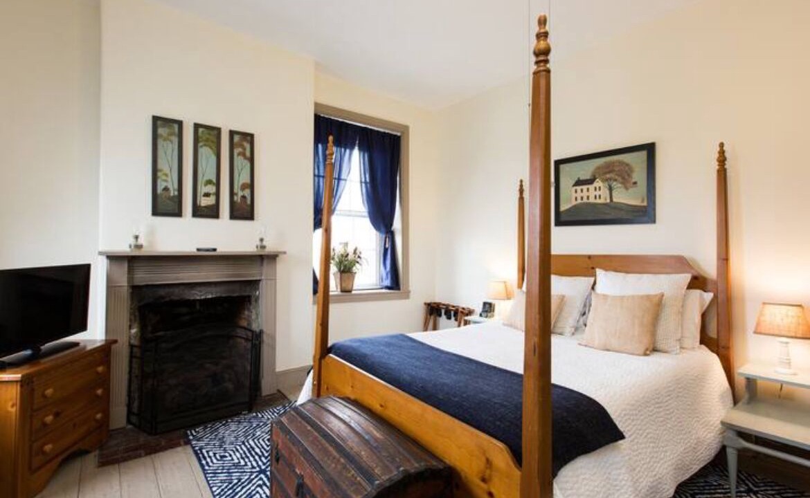 Photo of Bedroom in Gap