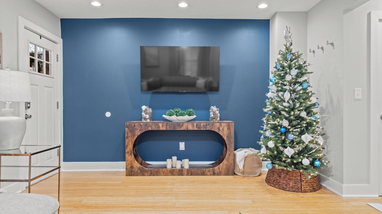 Photo of Livingroom in Detroit - Shoreway