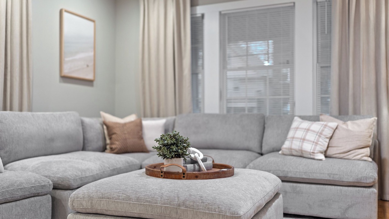 Photo of Livingroom in Detroit - Shoreway