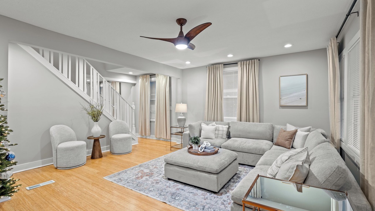 Photo of Livingroom in Detroit - Shoreway