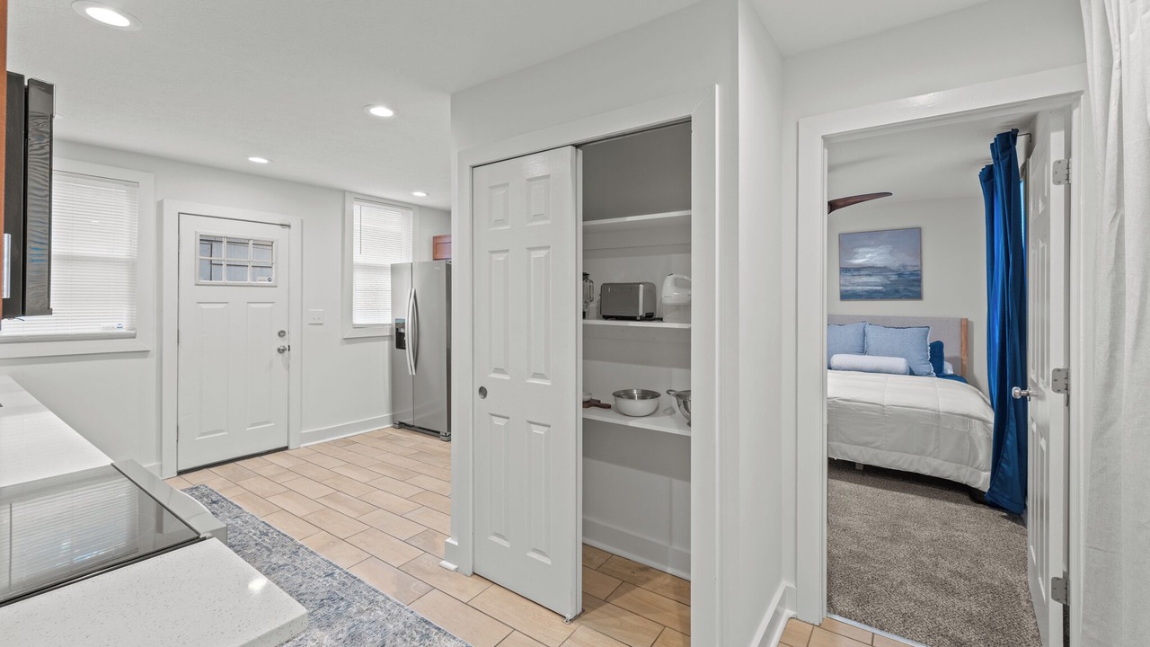 Photo of Bedroom in Detroit - Shoreway