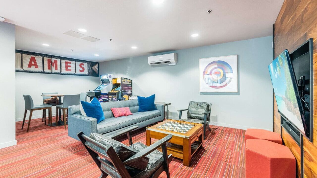 Photo of Livingroom in Downtown