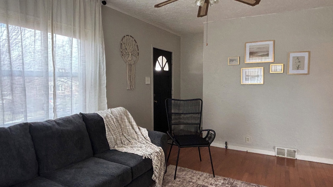 Photo of Livingroom in Beckley