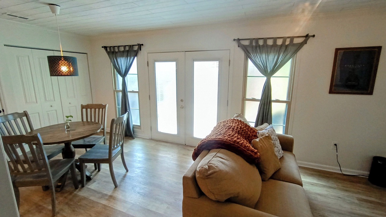 Photo of Livingroom in McMurray