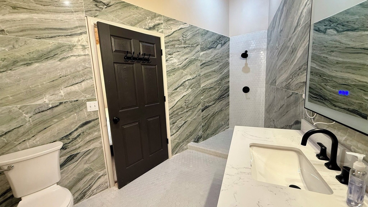 Photo of Bathroom in Kodak