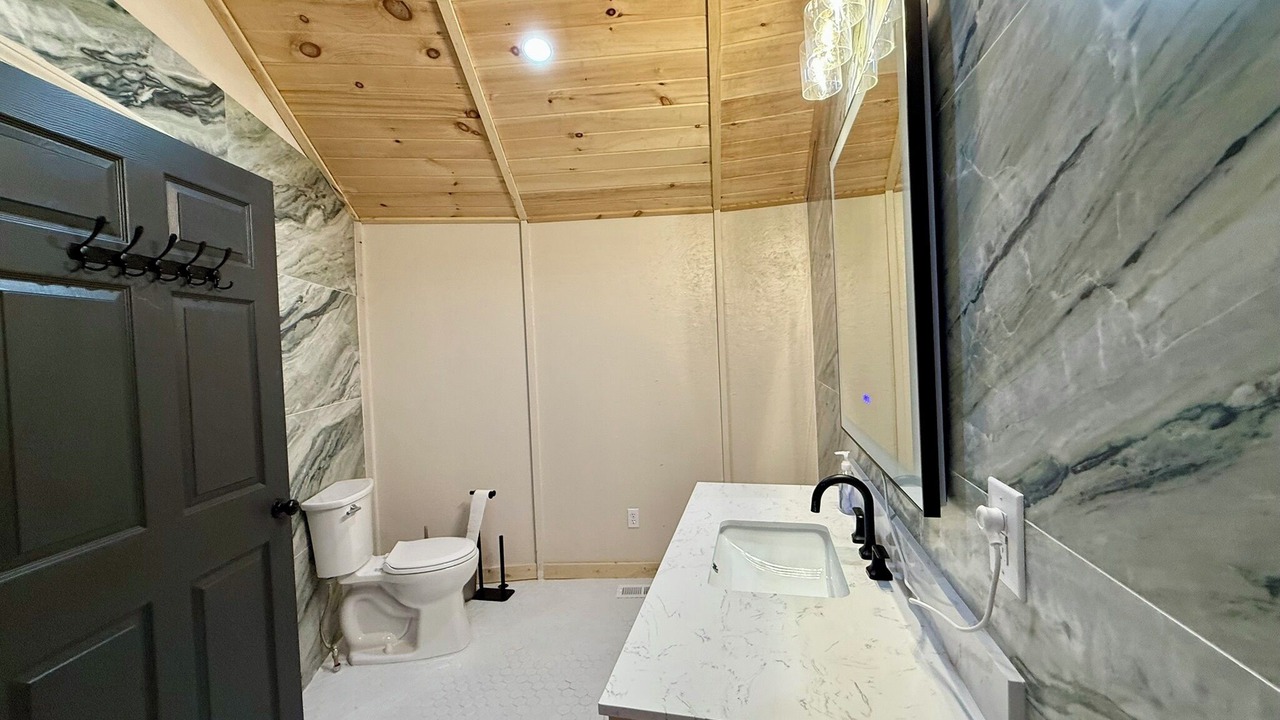 Photo of Bathroom in Kodak