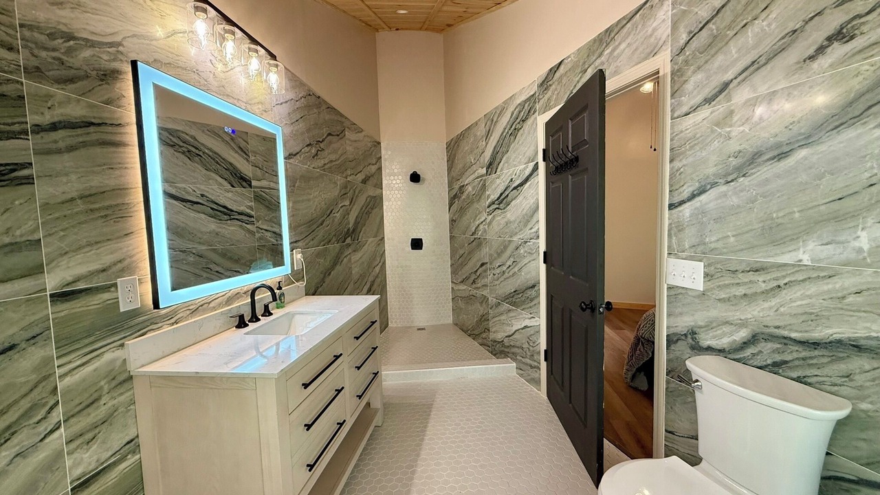 Photo of Bathroom in Kodak