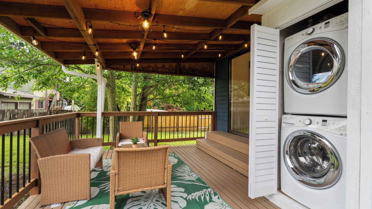 Photo of Patio Balcony in Paine Field-Lake Stickney