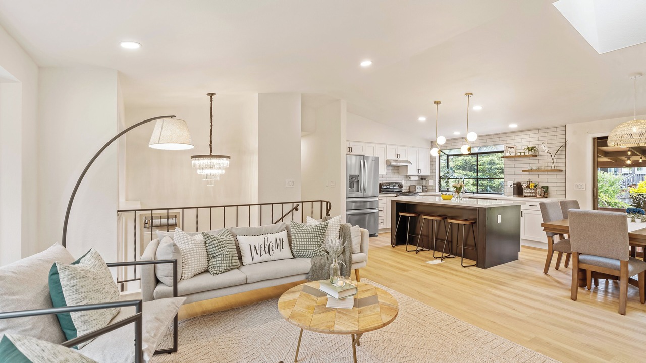 Photo of Livingroom in Paine Field-Lake Stickney