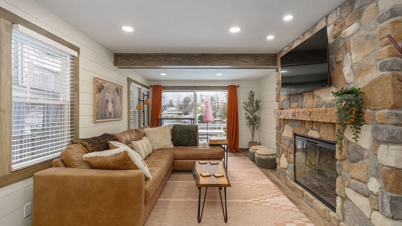 Photo of Livingroom in Lake Orion