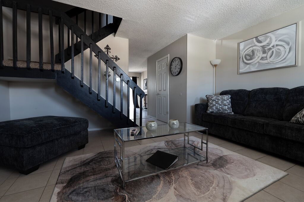 Photo of Livingroom in Prides Crossing