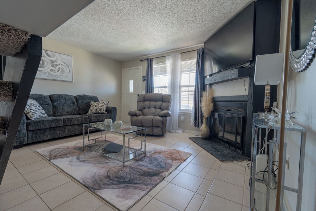 Photo of Livingroom in Prides Crossing