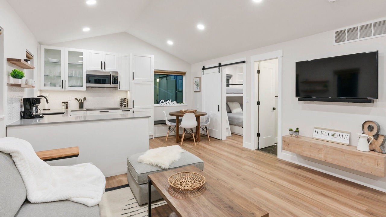 Photo of Livingroom in North Central Westminster