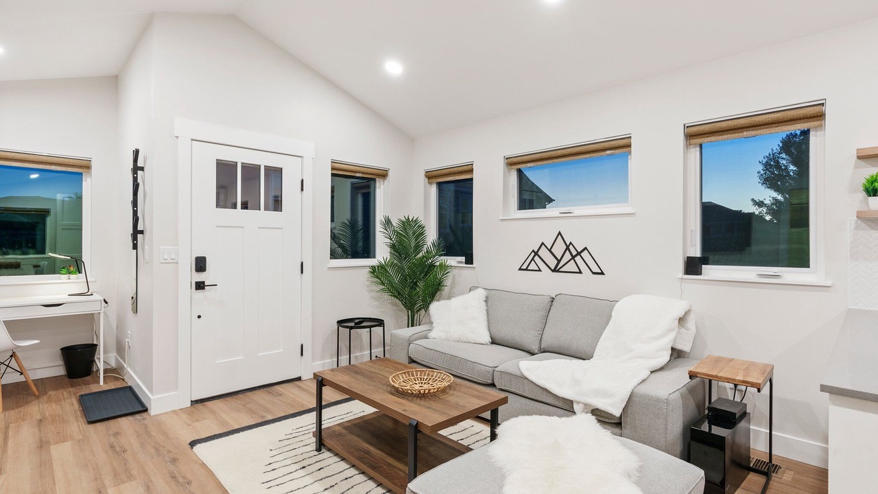 Photo of Livingroom in North Central Westminster
