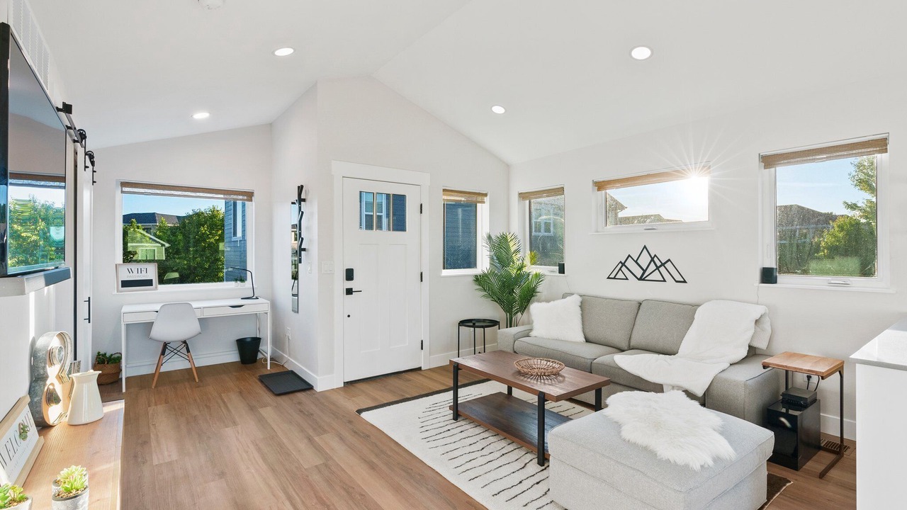 Photo of Livingroom in North Central Westminster