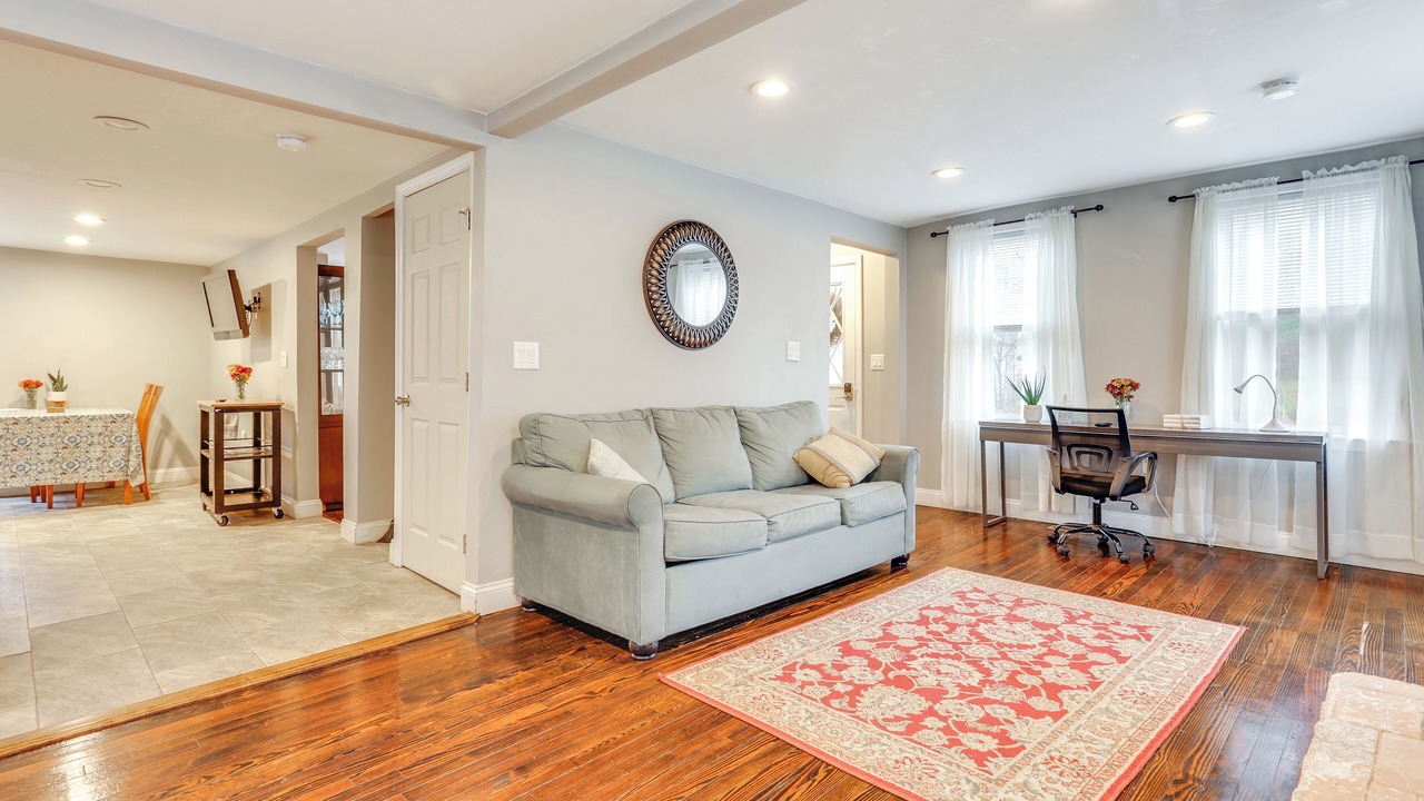 Photo of Livingroom in Foxboro