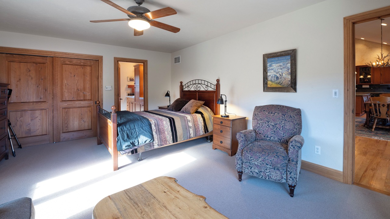 Photo of Bedroom in Pine