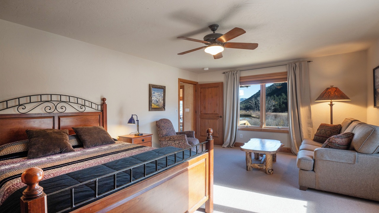 Photo of Bedroom in Pine