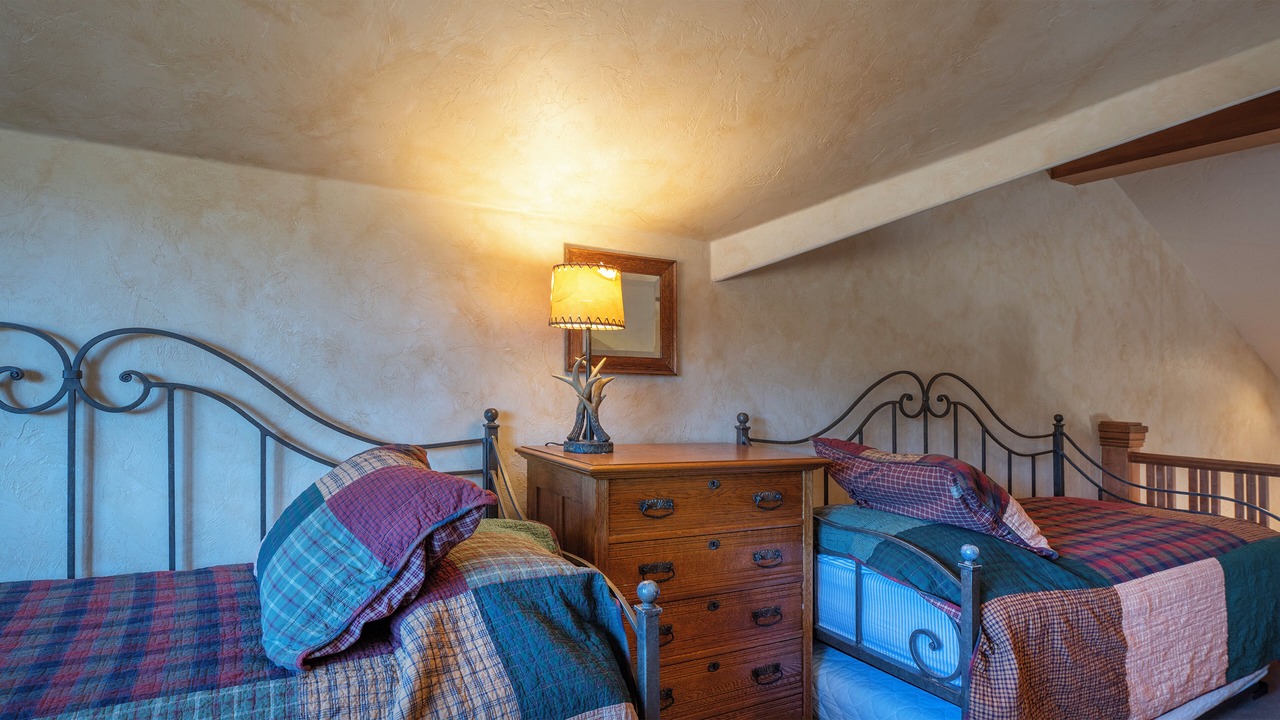 Photo of Bedroom in Pine
