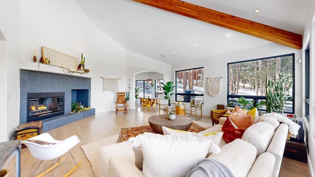 Photo of Livingroom in Genesee