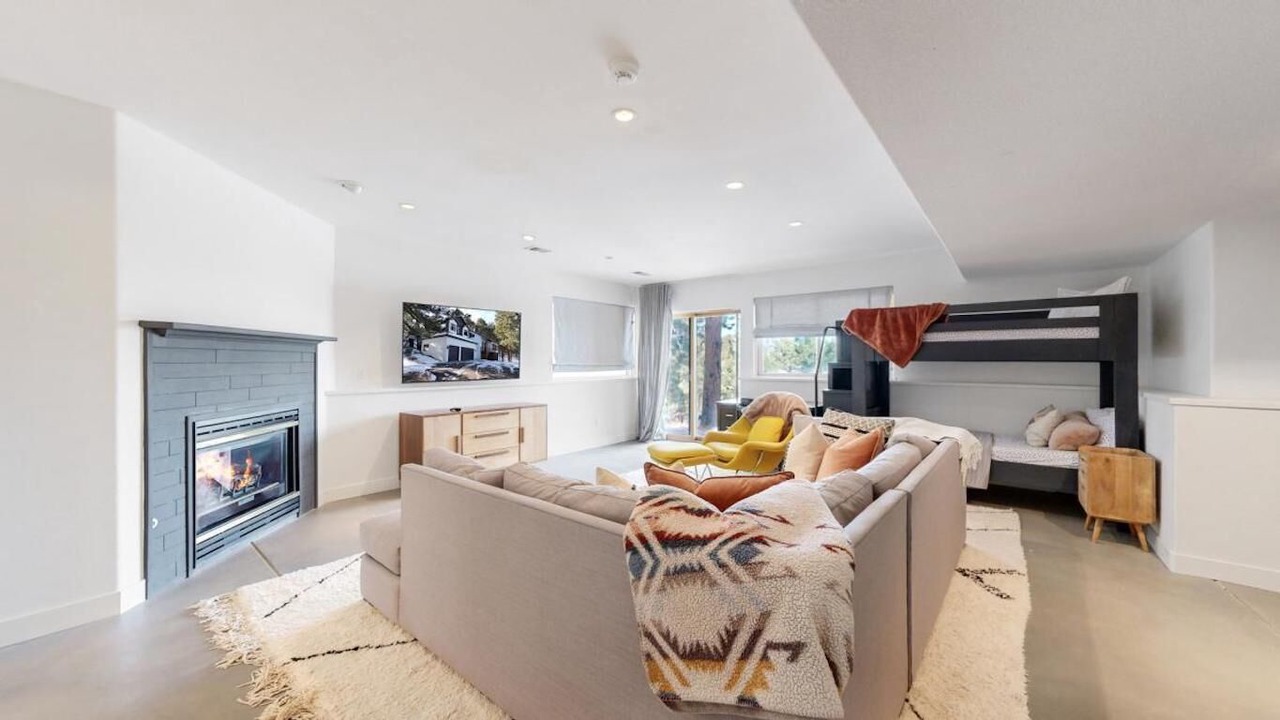 Photo of Livingroom in Genesee