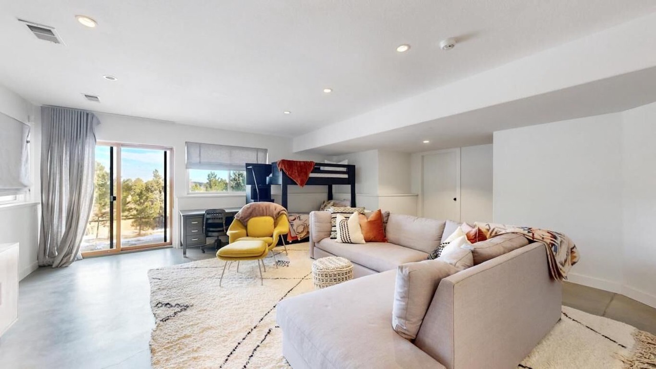 Photo of Livingroom in Genesee