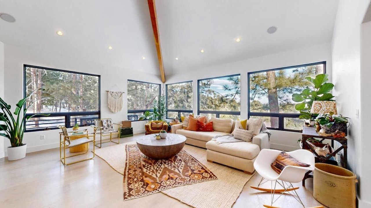 Photo of Livingroom in Genesee