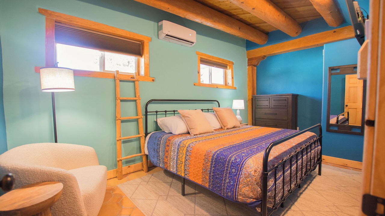 Photo of Bedroom in North Valley