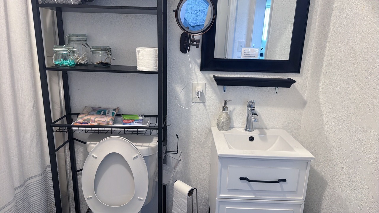 Photo of Bathroom in Alvin