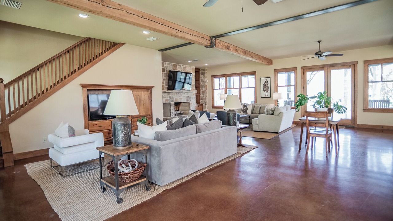 Photo of Livingroom in McQueeney