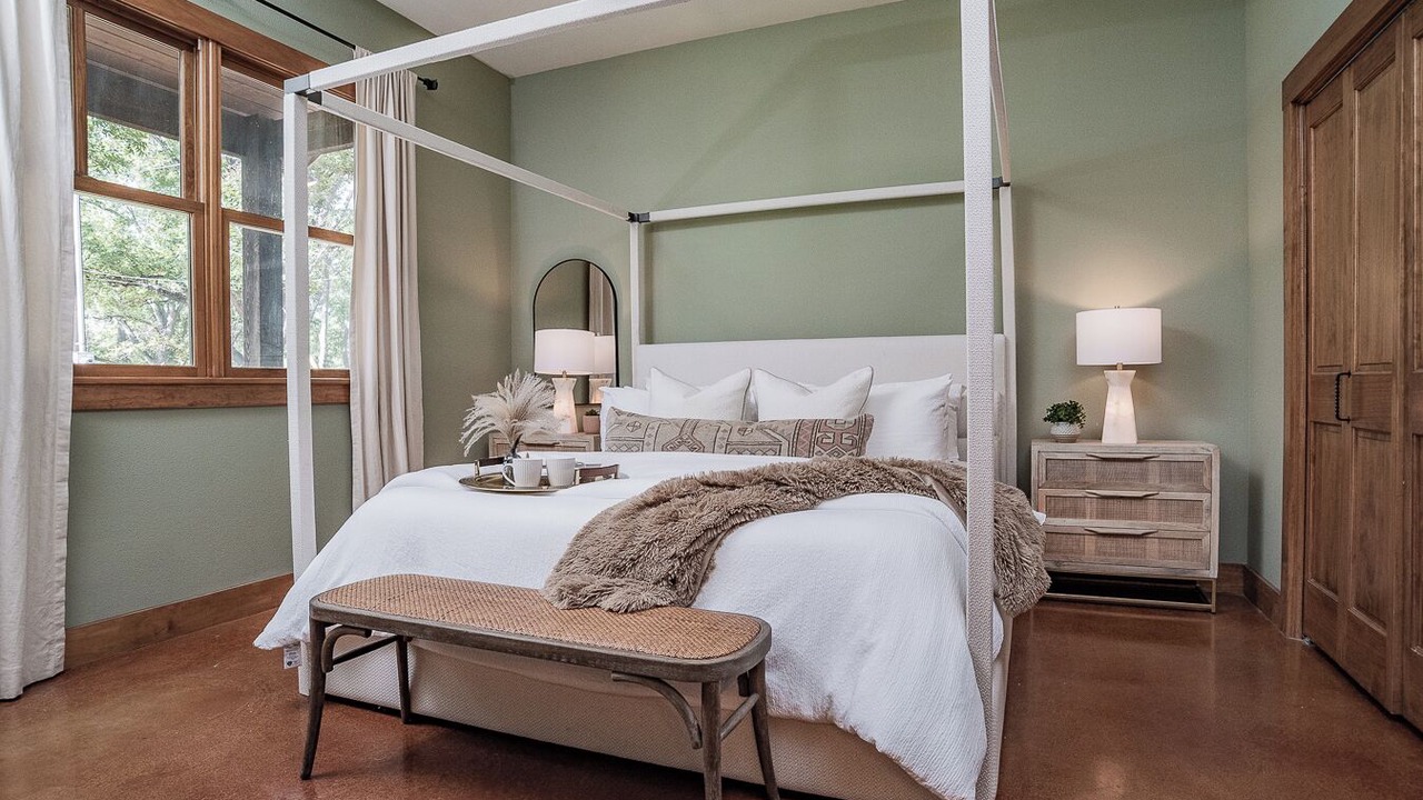 Photo of Bedroom in McQueeney