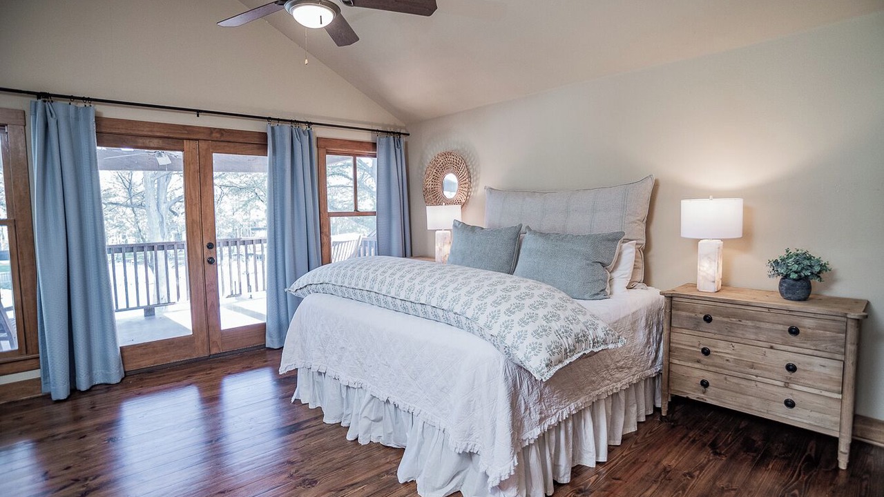 Photo of Bedroom in McQueeney