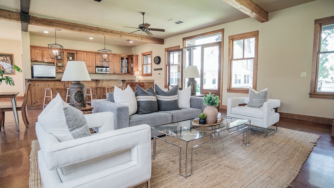Photo of Livingroom in McQueeney