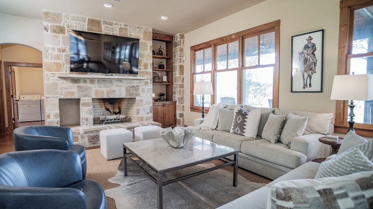 Photo of Livingroom in McQueeney