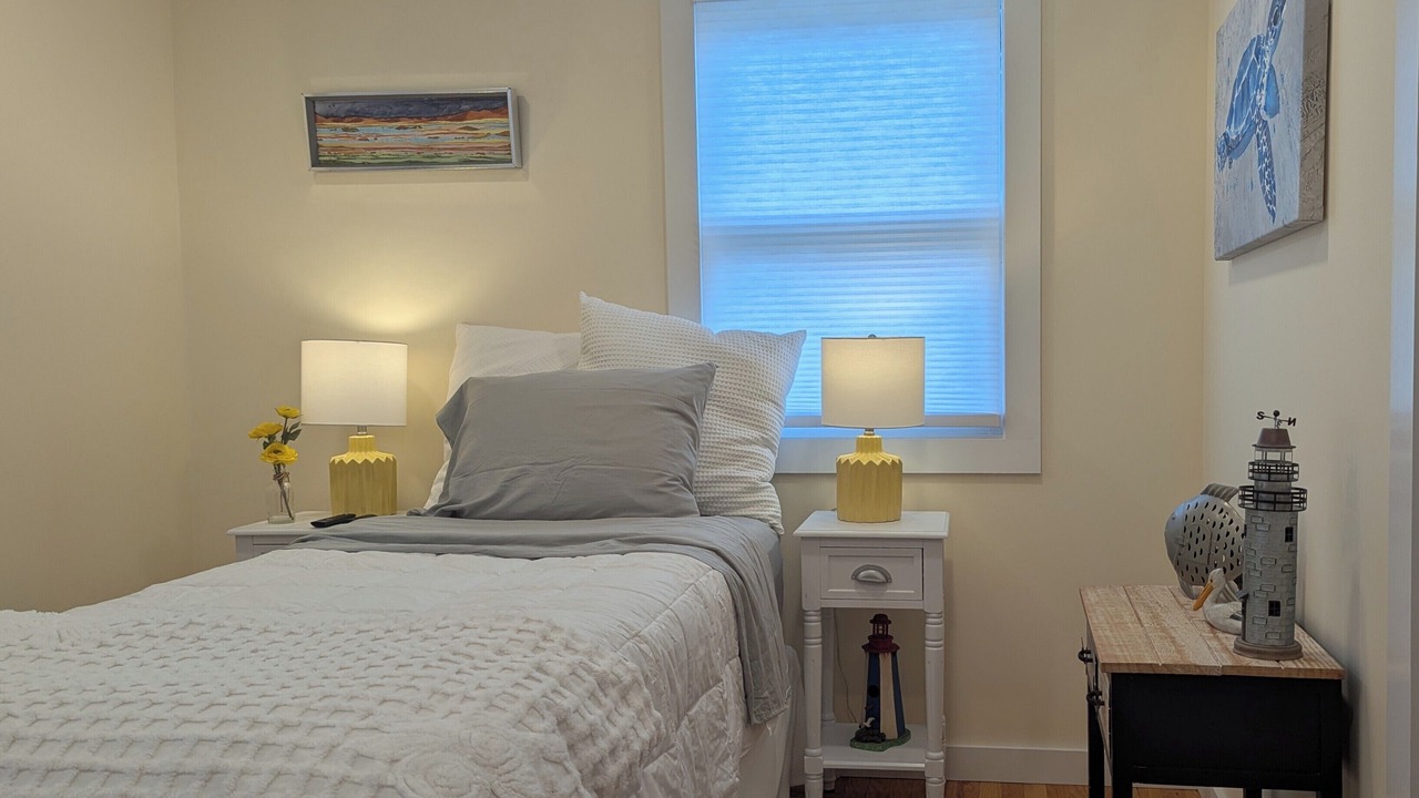 Photo of Bedroom in Lee