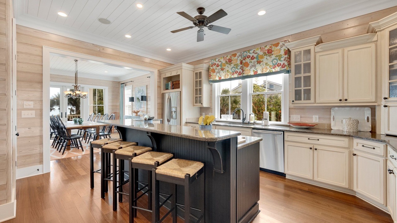 Photo of Kitchen in Debordieu Colony