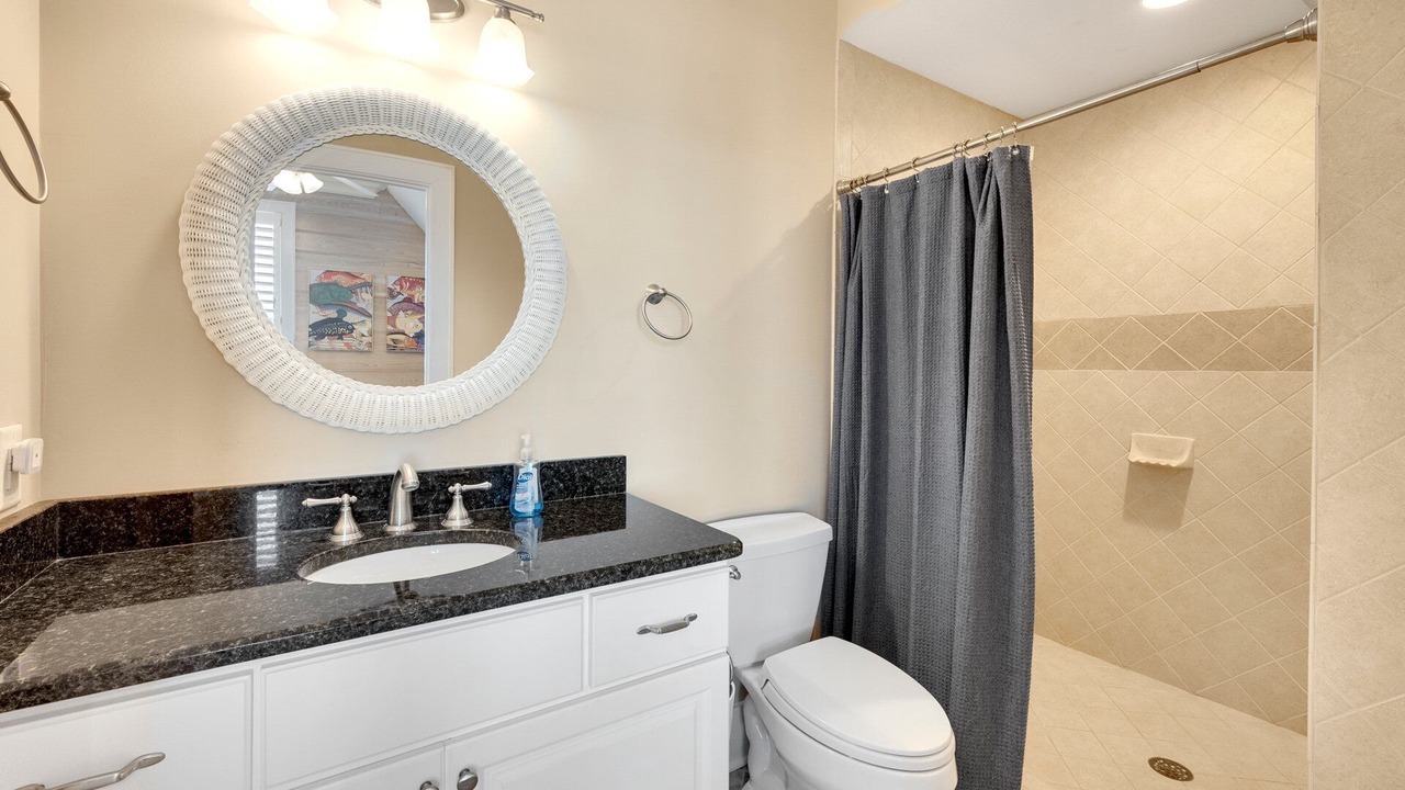 Photo of Bathroom in Debordieu Colony