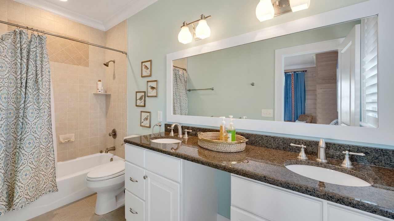Photo of Bathroom in Debordieu Colony