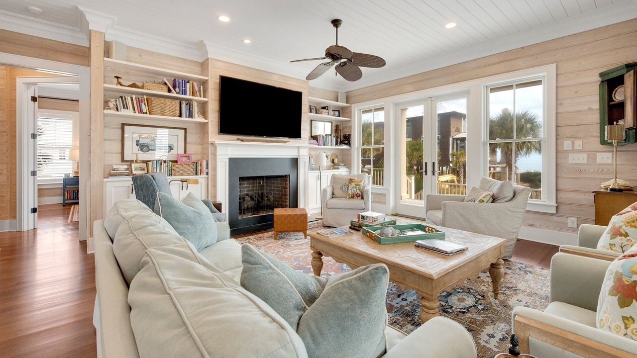 Photo of Livingroom in Debordieu Colony