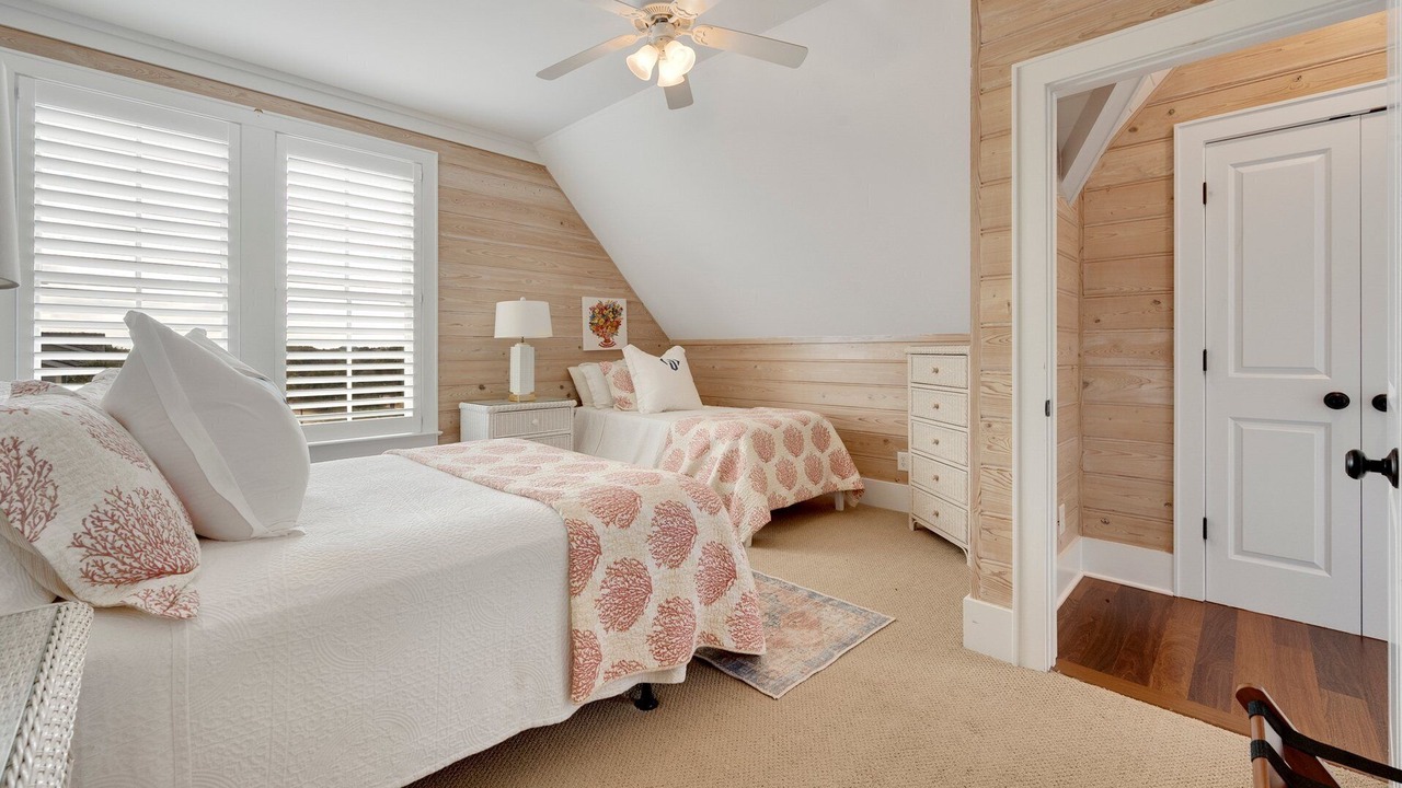 Photo of Bedroom in Debordieu Colony