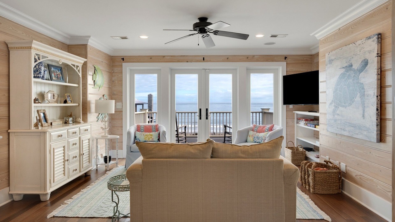 Photo of Livingroom in Debordieu Colony